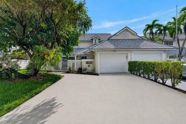 4749 NW 98th Pl, Doral, FL 33178