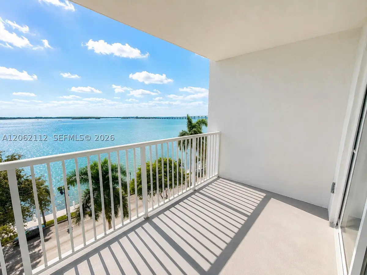 1420 Brickell Bay Dr #702E, Miami, FL 33131 - #1