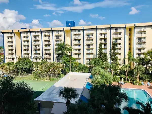 4550 NW 9th St #706E, Miami, FL 33126