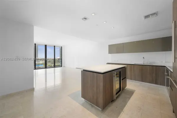 68 SE 6th St #910, Miami, FL 33131