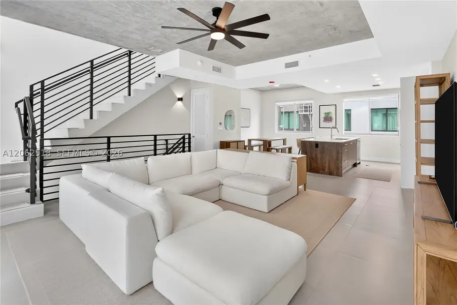 916 NE 4th St, Fort Lauderdale, FL 33301 - #3