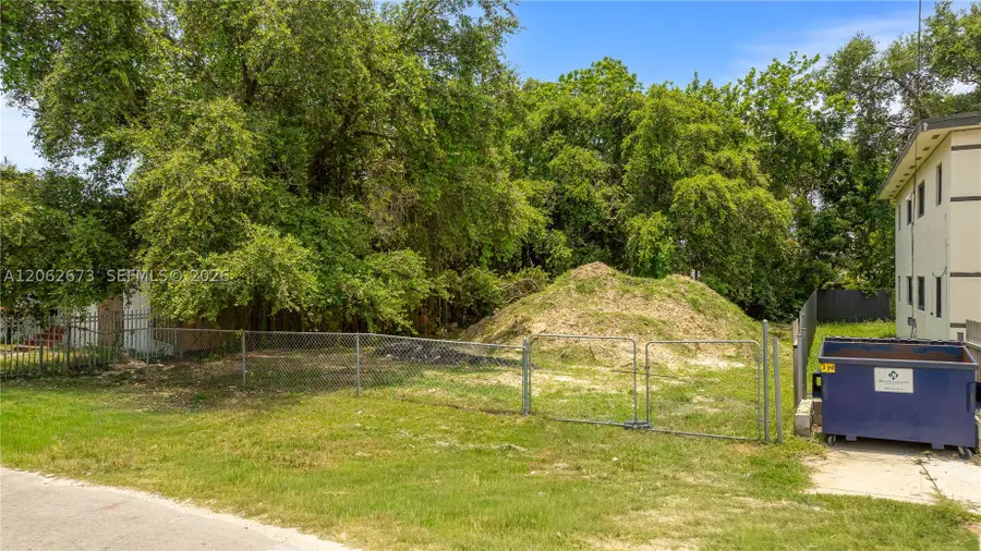 28 NW 76th St, Miami, FL 33150 - #3