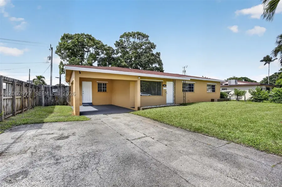 3221 Auburn Blvd, Fort Lauderdale, FL 33312 - #2