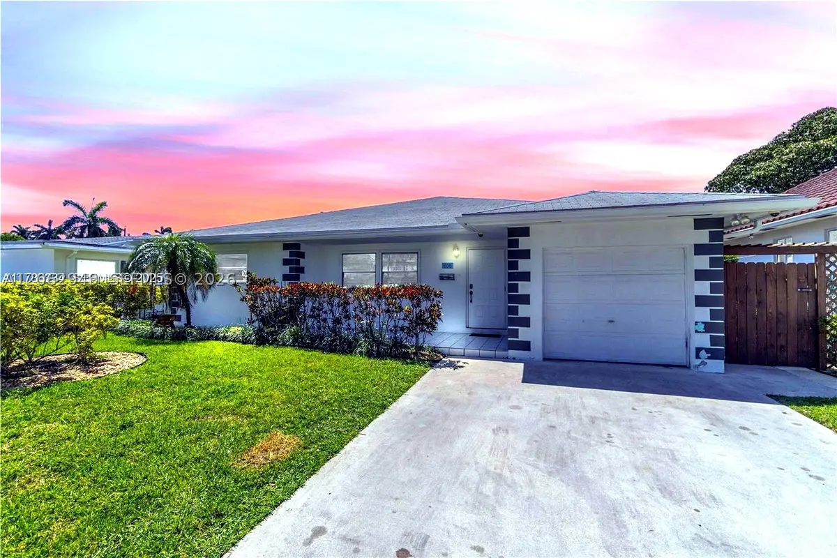 806 NE 4th St, Hallandale Beach, FL 33009 - #1