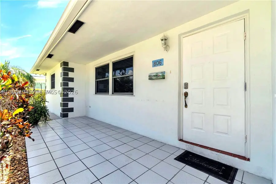 806 NE 4th St, Hallandale Beach, FL 33009 - #2