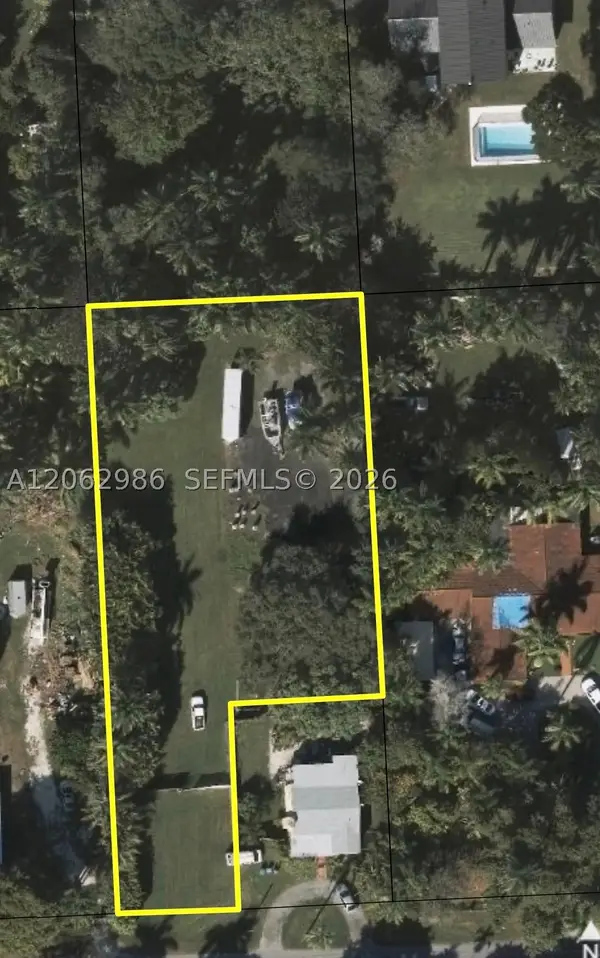 355 NE 156th St, Miami, FL 33162