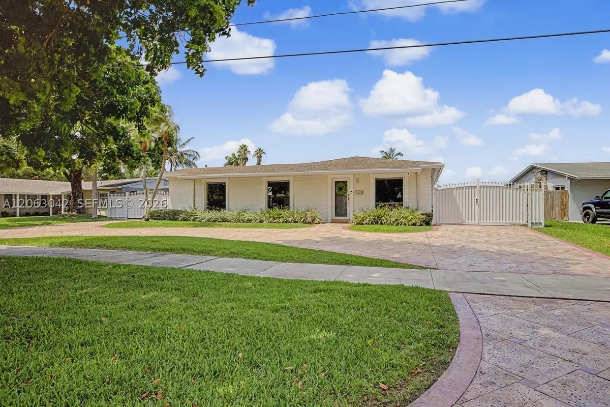 9921 SW 195th St, Cutler Bay, FL 33157 - #1