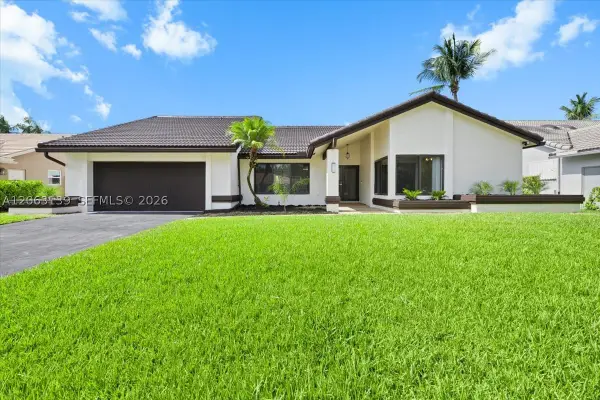 9272 NW 18th St, Plantation, FL 33322