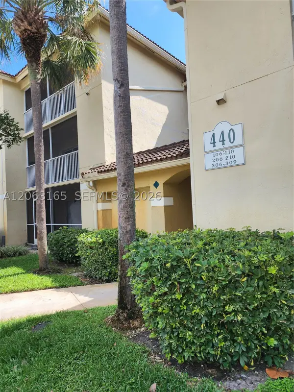 440 S Park Rd #206, Hollywood, FL 33021