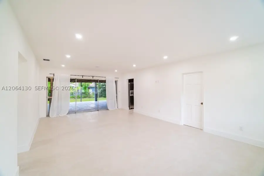 320 NE 160th St, Miami, FL 33162 - #3
