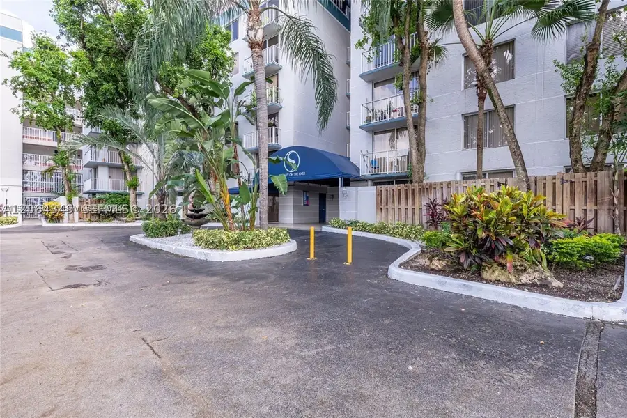 1740 NW N River Dr #419, Miami, FL 33125 - #2
