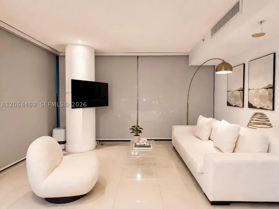 92 SW 3rd St #1210, Miami, FL 33130 - #3