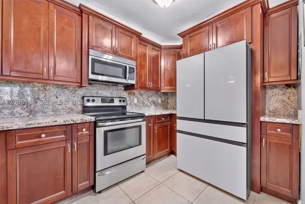 3007 N Oakland Forest Dr #107, Oakland Park, FL 33309