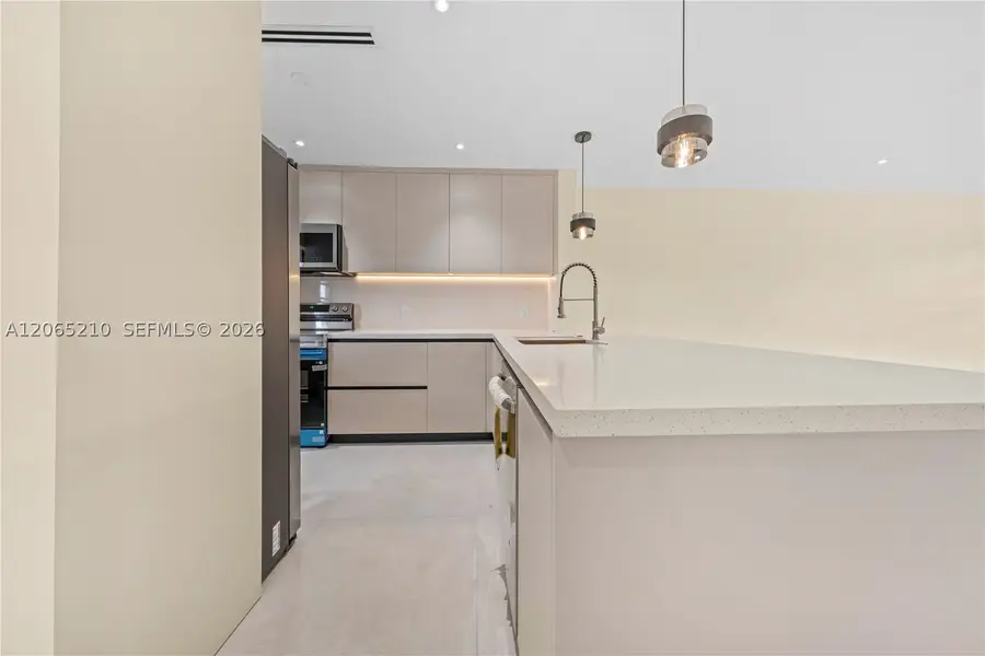 1400 NE 191st St #305, Miami, FL 33179 - #3