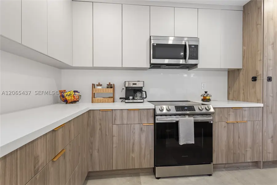 1042 NW 13th St, Fort Lauderdale, FL 33311 - #3