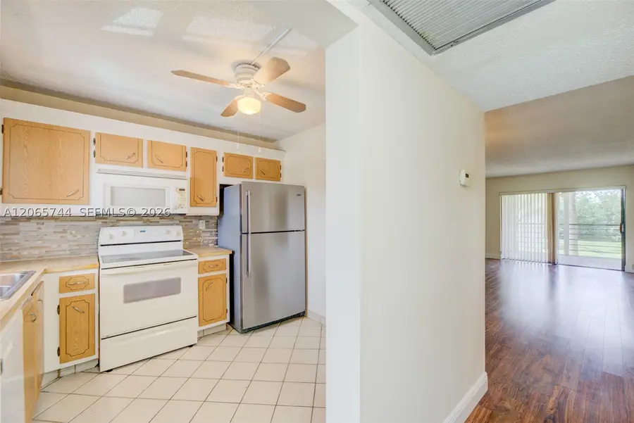 9233 SW 8th St #208, Boca Raton, FL 33428 - #2