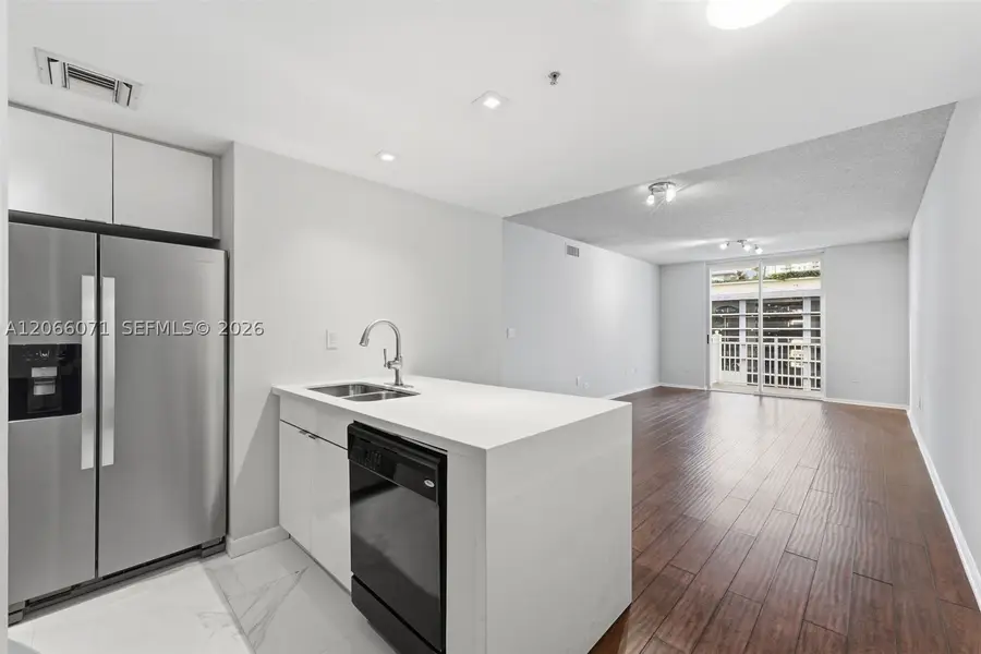 185 SE 14th Ter #1010, Miami, FL 33131 - #3