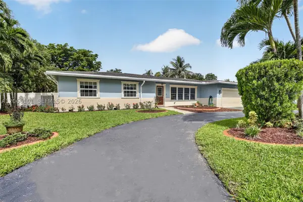 801 Ixora Ln, Plantation, FL 33317