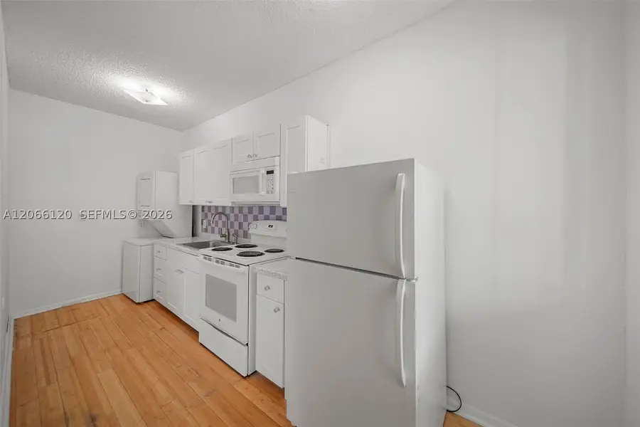 934 Michigan Ave #207, Miami Beach, FL 33139 - #3
