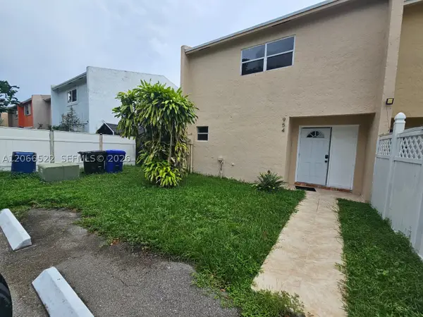 954 SW 74th Ave, North Lauderdale, FL 33068