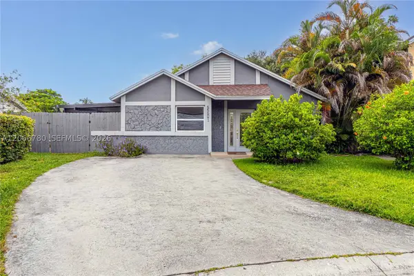 5560 SW 98th Way, Cooper City, FL 33328