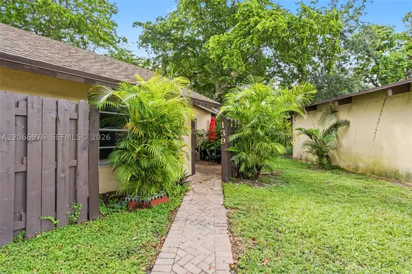 139 Essex Rd #4-28, Hollywood, FL 33024