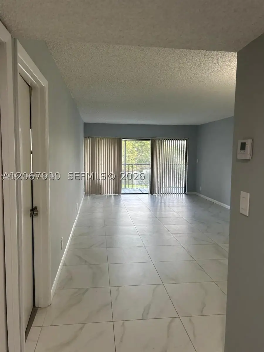 230 Lakeview Dr #209, Weston, FL 33326 - #2
