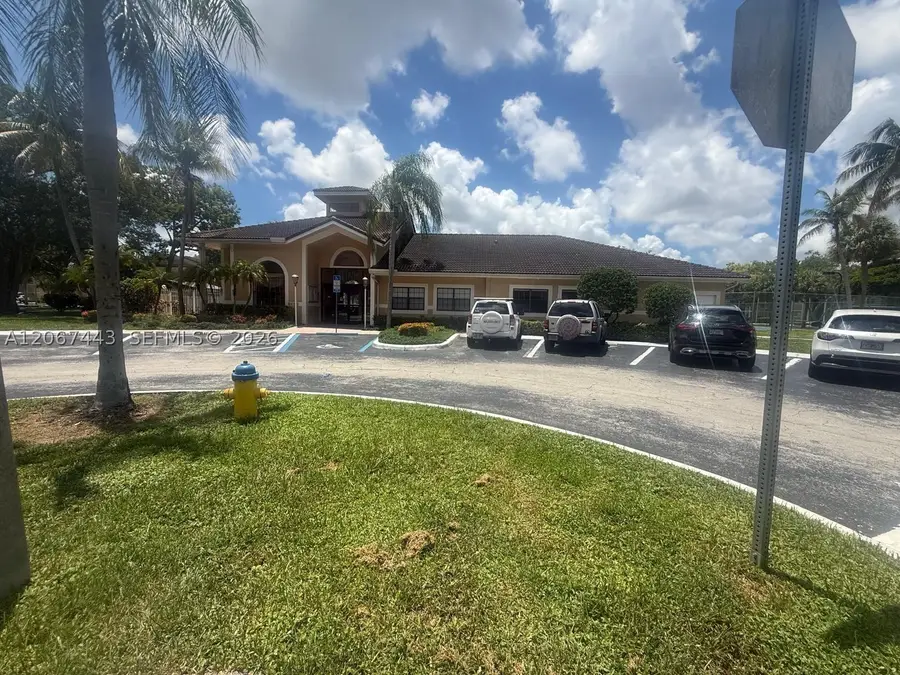 203 E Palm Cir E, Pembroke Pines, FL 33025 - #2