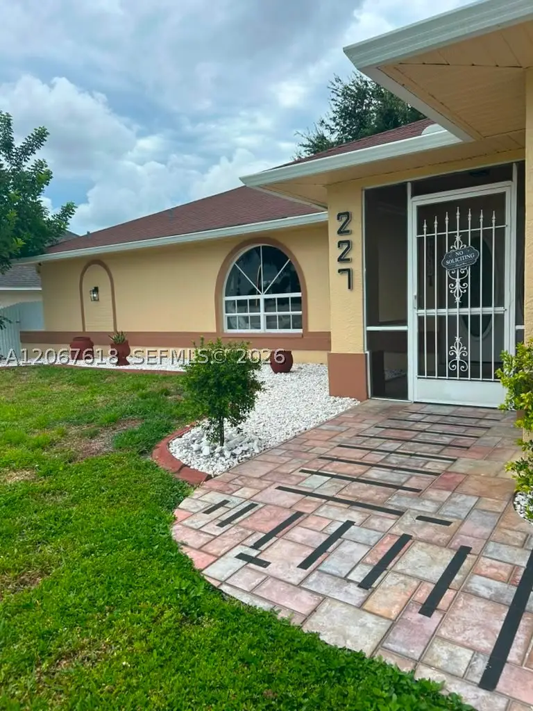 227 SE 43 Ln, Cape Coral, FL 33904 - #2