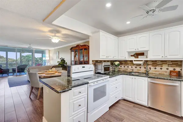 605 Oaks Dr #504, Pompano Beach, FL 33069