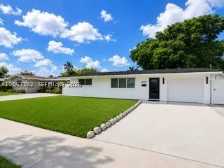 8600 Taft St, Pembroke Pines, FL 33024 - #1
