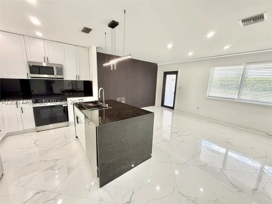 8600 Taft St, Pembroke Pines, FL 33024 - #2
