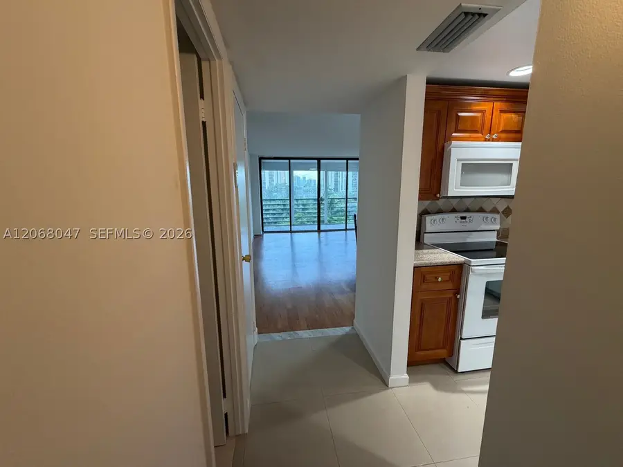 20500 W Country Club Dr #517, Aventura, FL 33180 - #3