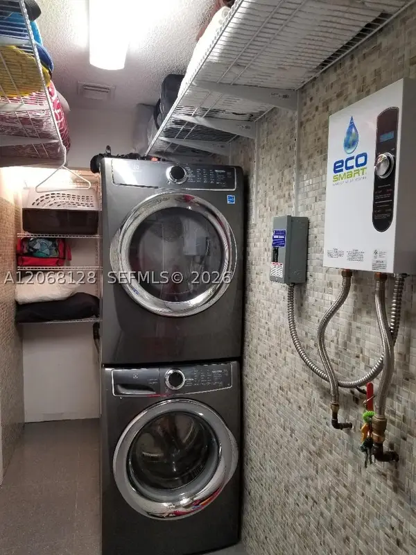 1443 Amanda St, Hollywood, FL 33020