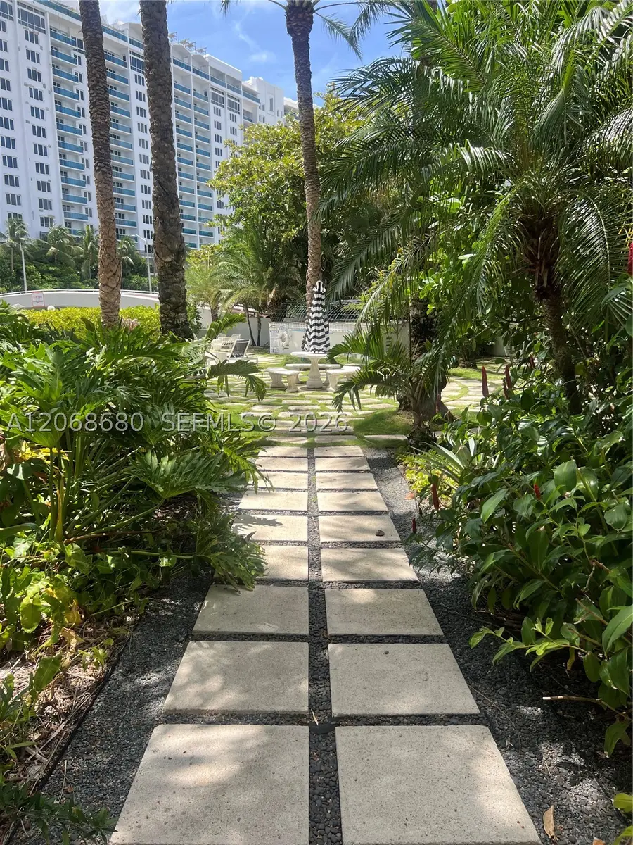 2421 Lake Pancoast Dr #4D, Miami Beach, FL 33140 - #3