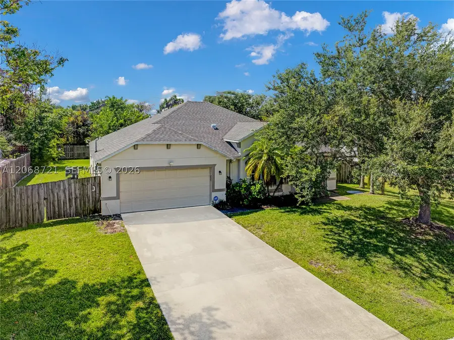 2826 SE Melaleuca Blvd, Port Saint Lucie, FL 34952 - #2