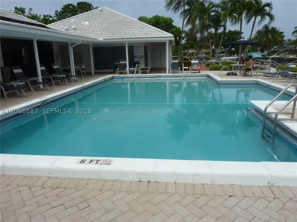 180 Cypress Club Dr #811, Pompano Beach, FL 33060