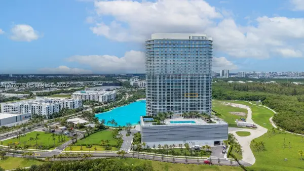 2411 Laguna Cir #1402, Miami, FL 33181
