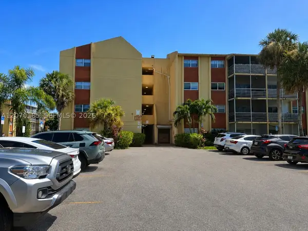 3700 NW 21st St #206, Lauderdale Lakes, FL 33311
