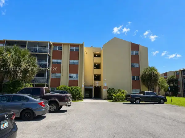 3600 NW 21st St #313, Lauderdale Lakes, FL 33311