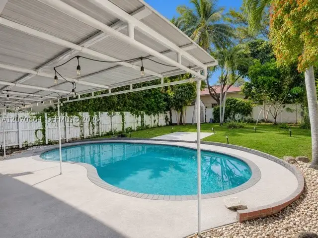 1022 NE 34th Ct, Oakland Park, FL 33334 - #2