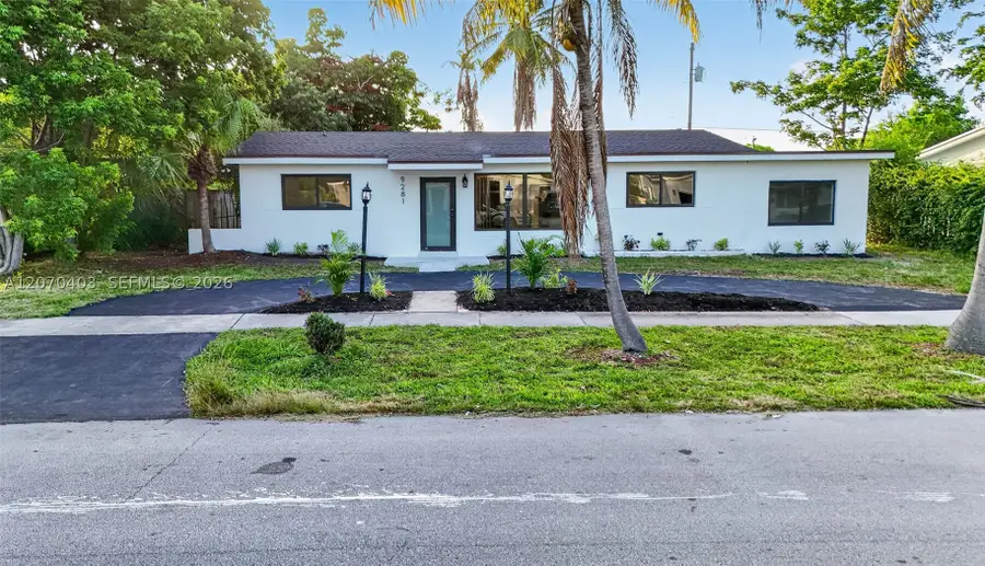 9281 Martinique Dr, Cutler Bay, FL 33189 - #2
