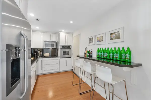 90 Edgewater Dr #917, Coral Gables, FL 33133