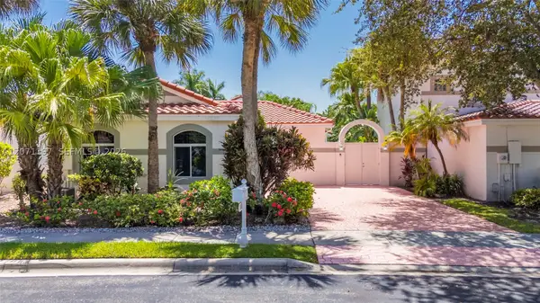 1051 W Bel Aire Dr W, Pembroke Pines, FL 33027