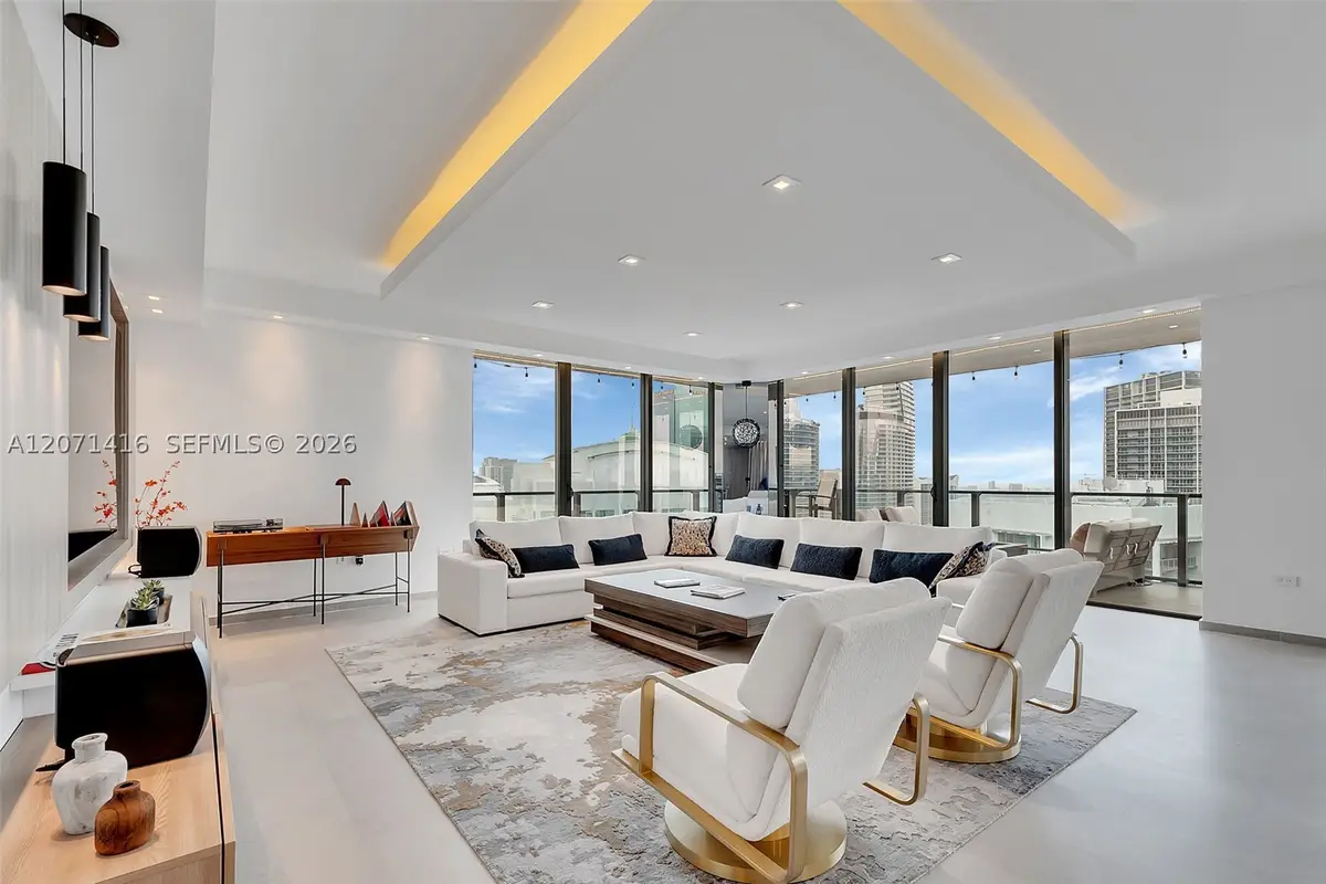 68 SE 6th St #3911, Miami, FL 33131 - #1