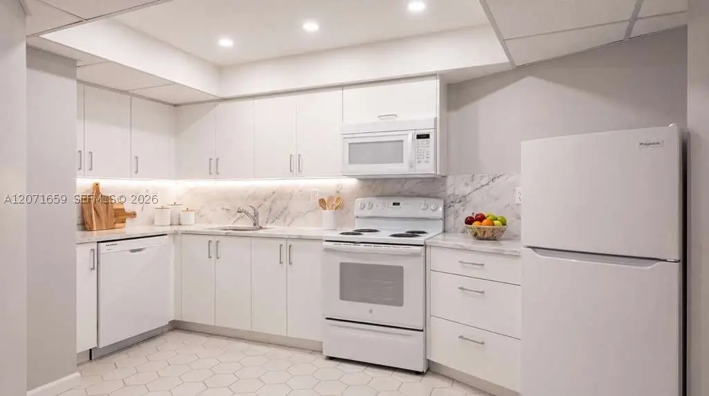 1000 Parkview Dr #511, Hallandale Beach, FL 33009 - #1