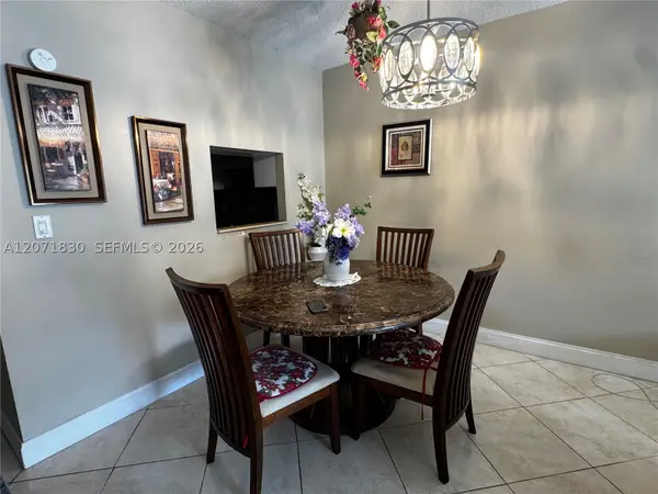 1000 Hillcrest Ct #214, Hollywood, FL 33021