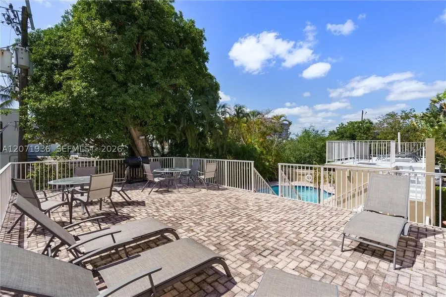 1050 SE 15th St #202, Fort Lauderdale, FL 33316 - #2