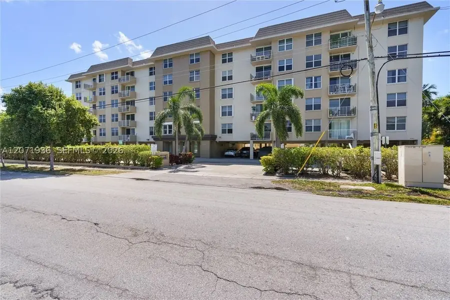 1050 SE 15th St #202, Fort Lauderdale, FL 33316 - #3