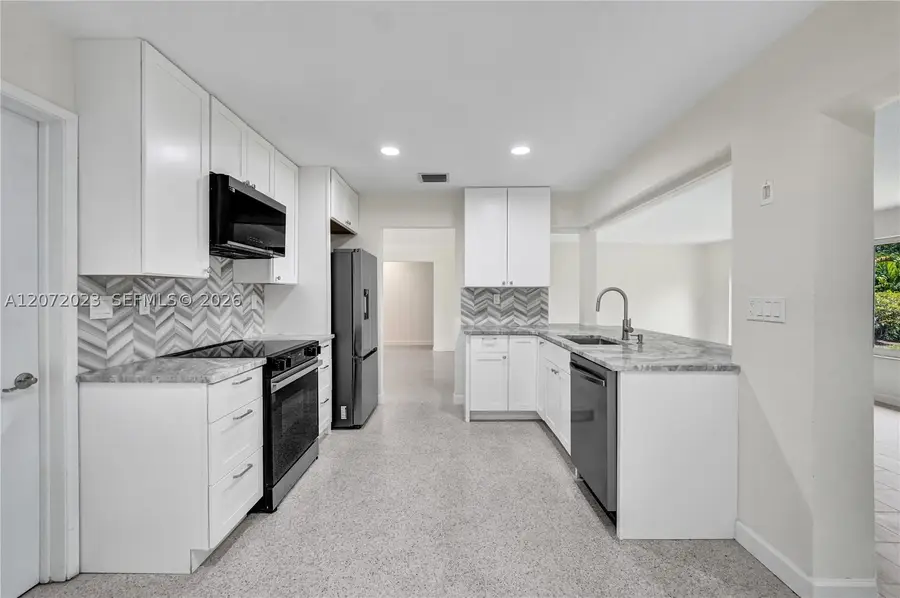 1524 NE 37th St, Oakland Park, FL 33334 - #3